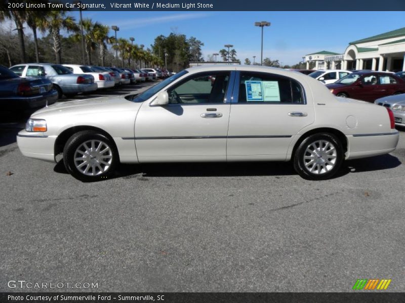 2006 Town Car Signature Vibrant White