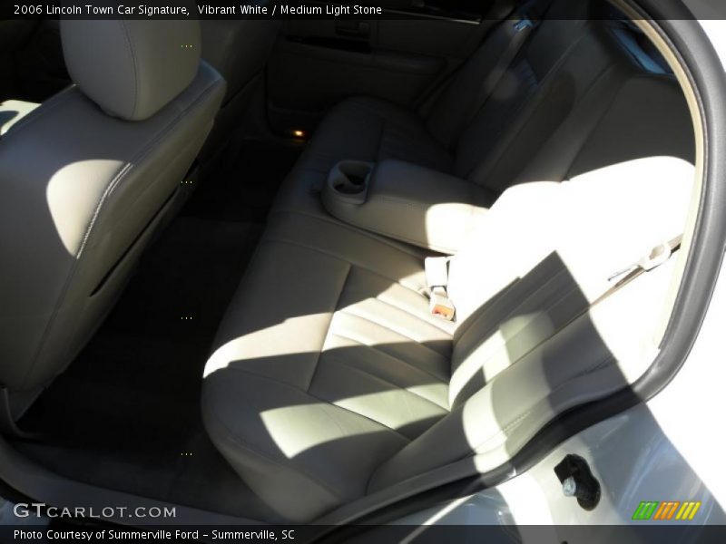 Vibrant White / Medium Light Stone 2006 Lincoln Town Car Signature