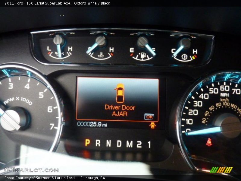 Oxford White / Black 2011 Ford F150 Lariat SuperCab 4x4