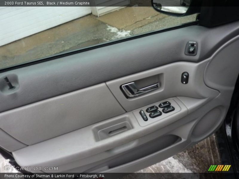 Black / Medium Graphite 2003 Ford Taurus SES