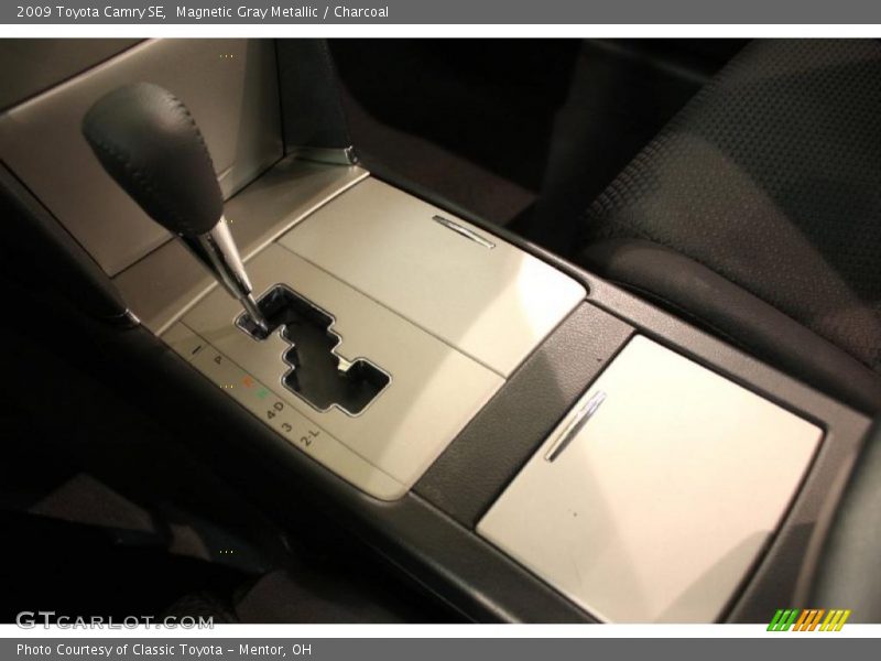 Magnetic Gray Metallic / Charcoal 2009 Toyota Camry SE