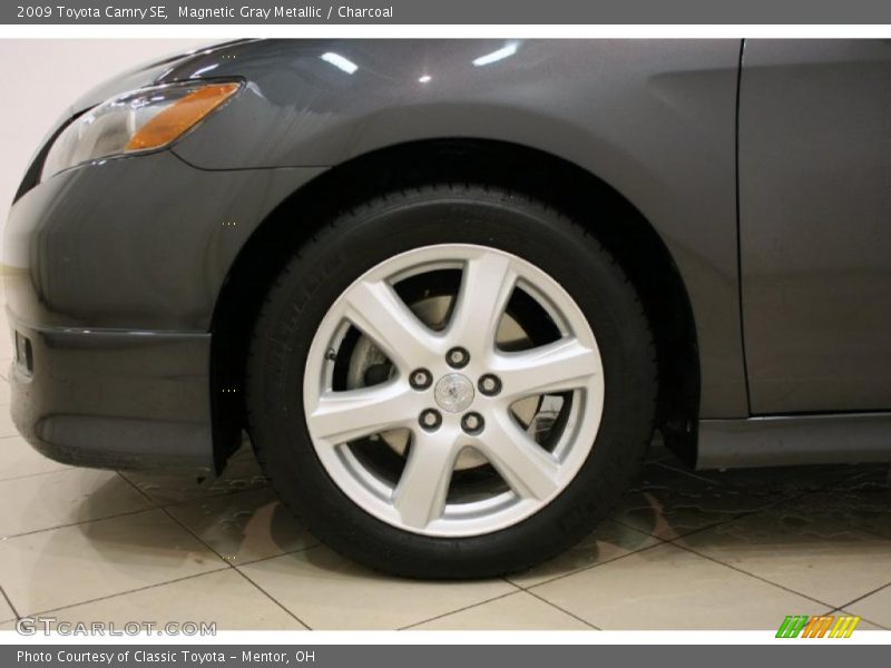Magnetic Gray Metallic / Charcoal 2009 Toyota Camry SE