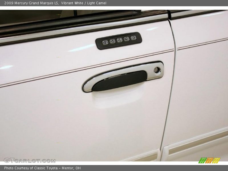 Vibrant White / Light Camel 2009 Mercury Grand Marquis LS
