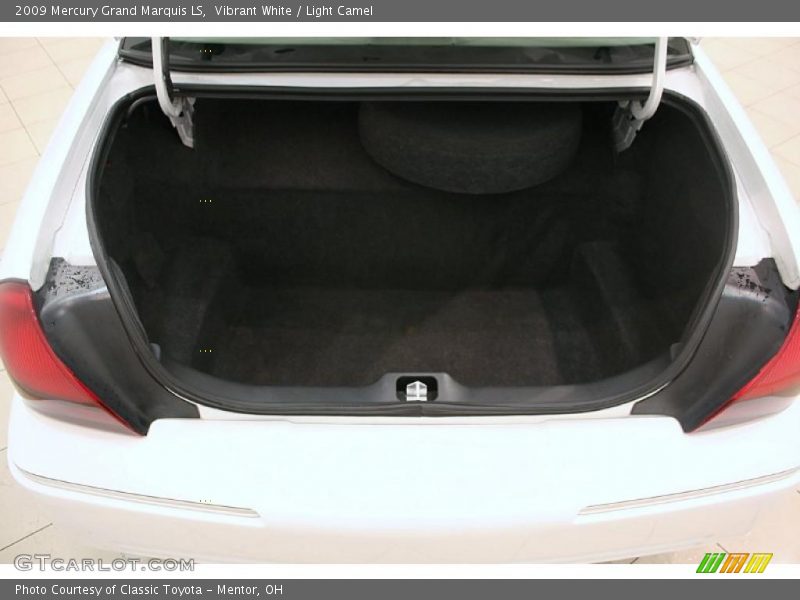Vibrant White / Light Camel 2009 Mercury Grand Marquis LS