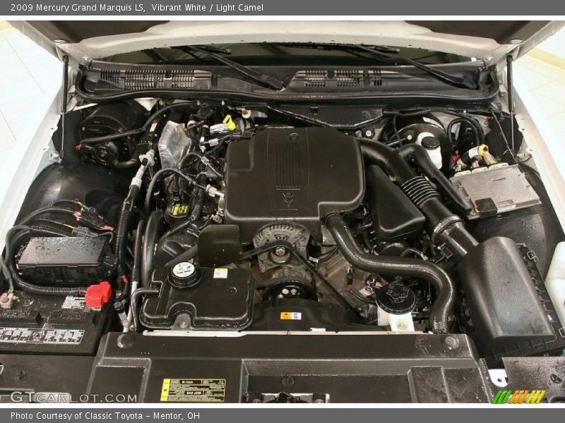 Vibrant White / Light Camel 2009 Mercury Grand Marquis LS