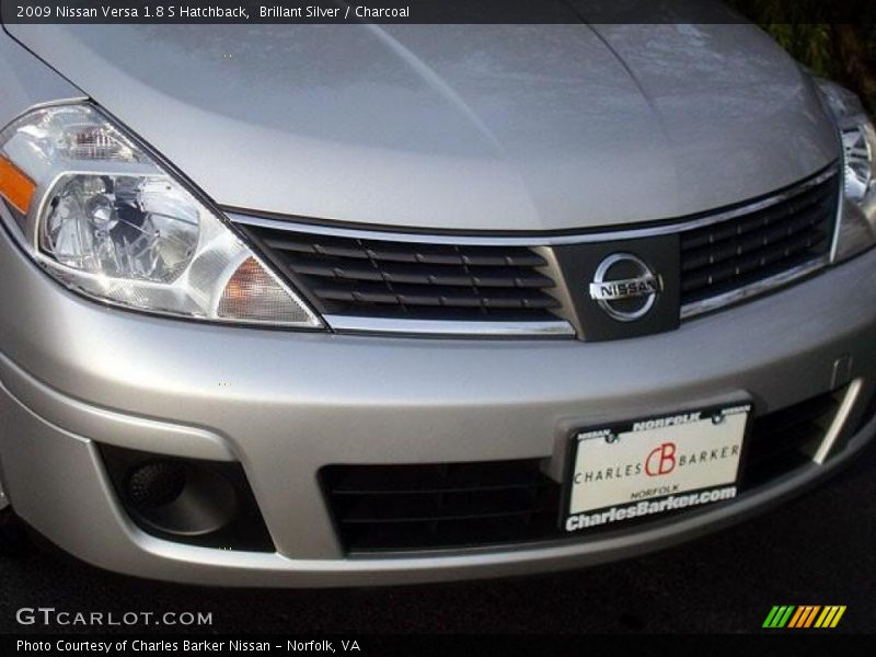 Brillant Silver / Charcoal 2009 Nissan Versa 1.8 S Hatchback