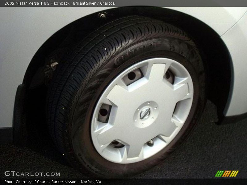 Brillant Silver / Charcoal 2009 Nissan Versa 1.8 S Hatchback