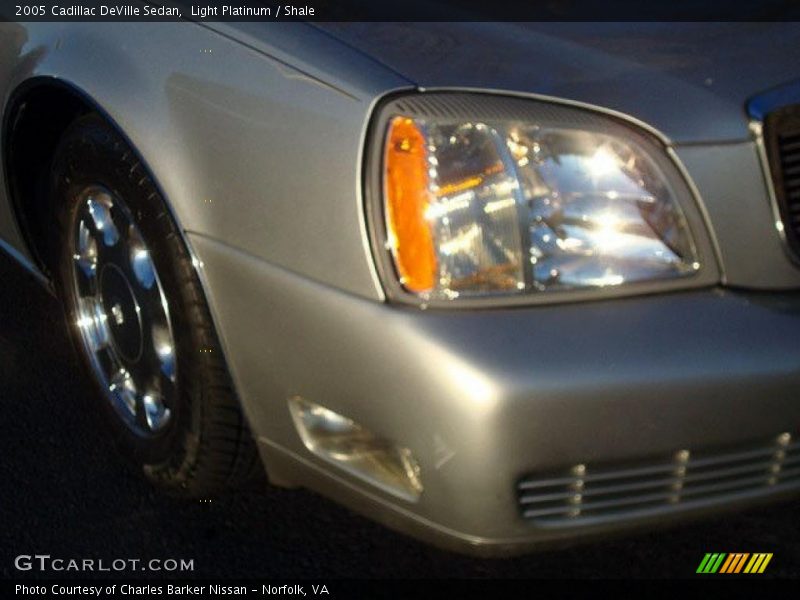 Light Platinum / Shale 2005 Cadillac DeVille Sedan