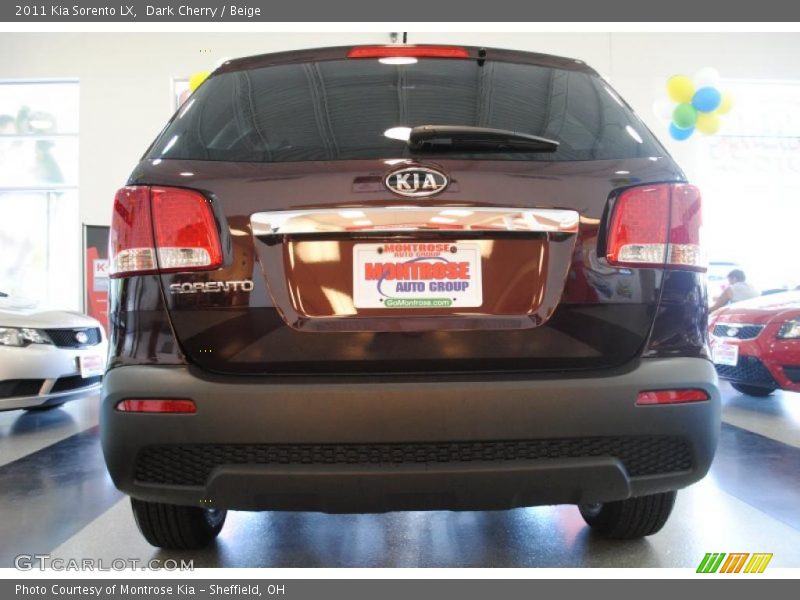 Dark Cherry / Beige 2011 Kia Sorento LX