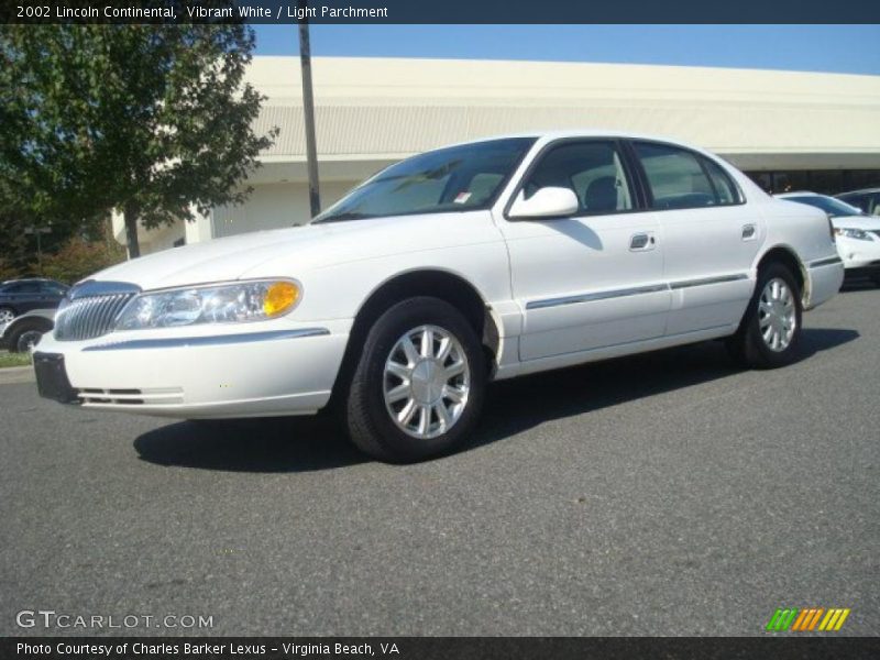 Vibrant White / Light Parchment 2002 Lincoln Continental