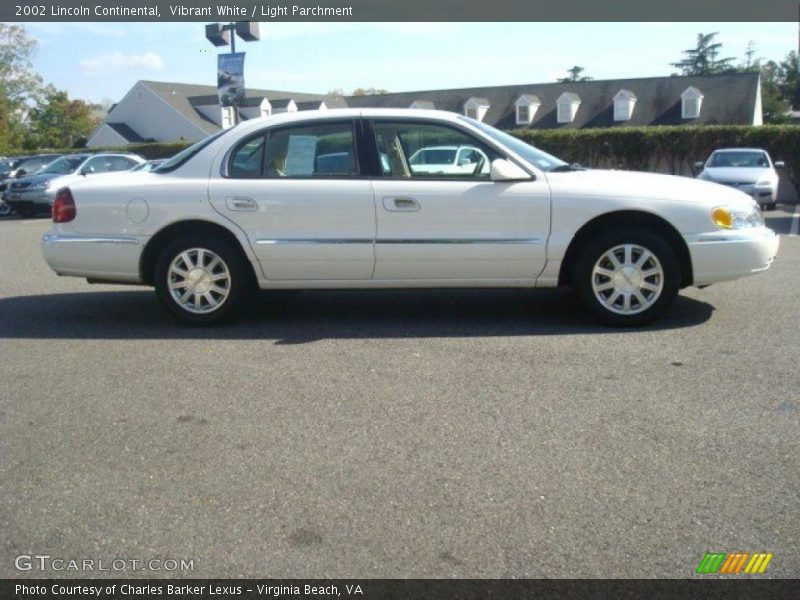 Vibrant White / Light Parchment 2002 Lincoln Continental