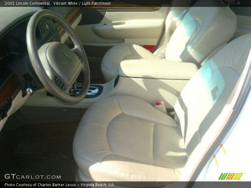 Vibrant White / Light Parchment 2002 Lincoln Continental