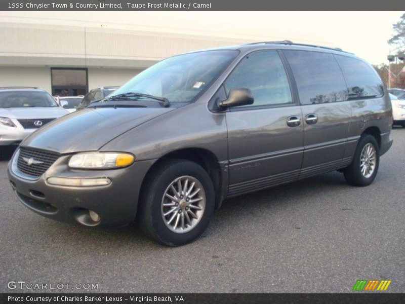 Front 3/4 View of 1999 Town & Country Limited