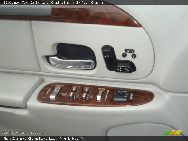 Controls of 2000 Town Car Signature