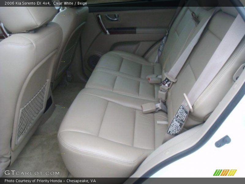 Clear White / Beige 2006 Kia Sorento EX 4x4