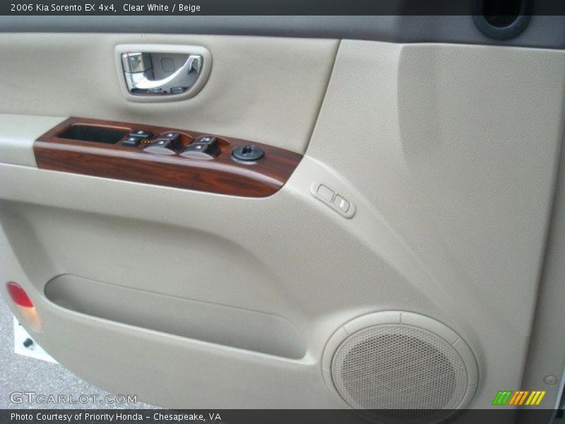 Clear White / Beige 2006 Kia Sorento EX 4x4