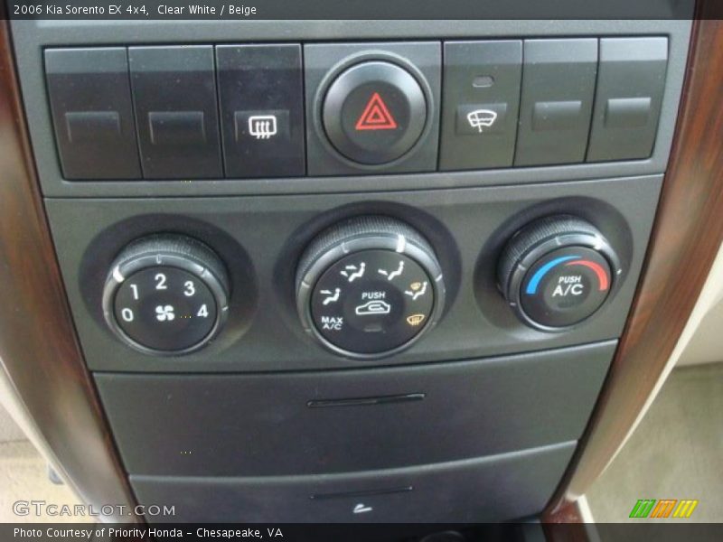 Clear White / Beige 2006 Kia Sorento EX 4x4