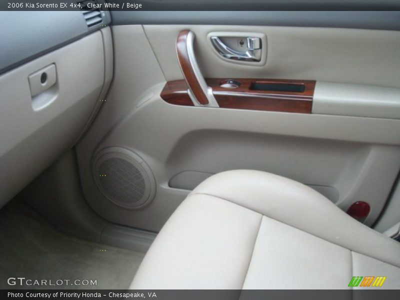 Clear White / Beige 2006 Kia Sorento EX 4x4