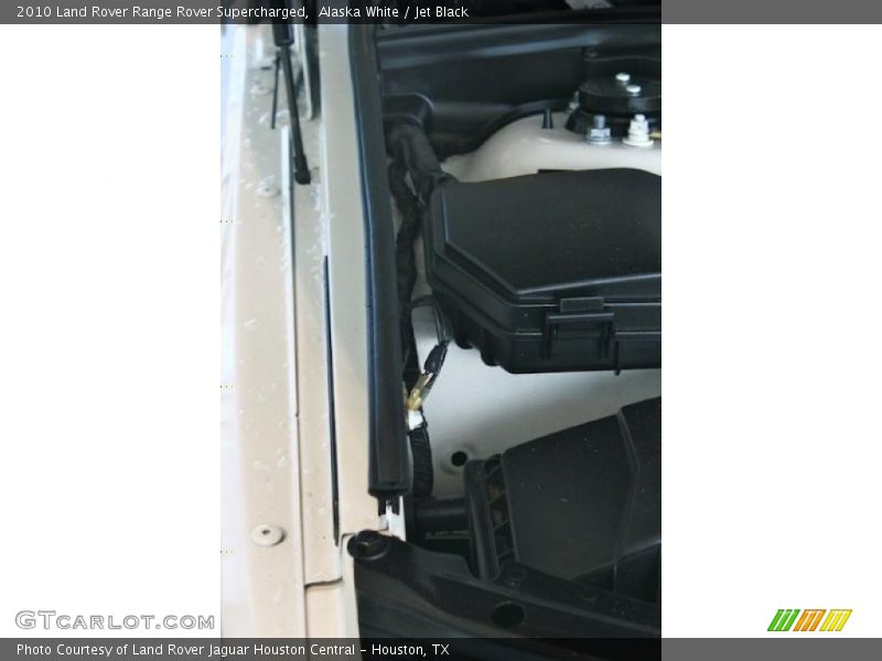 Alaska White / Jet Black 2010 Land Rover Range Rover Supercharged