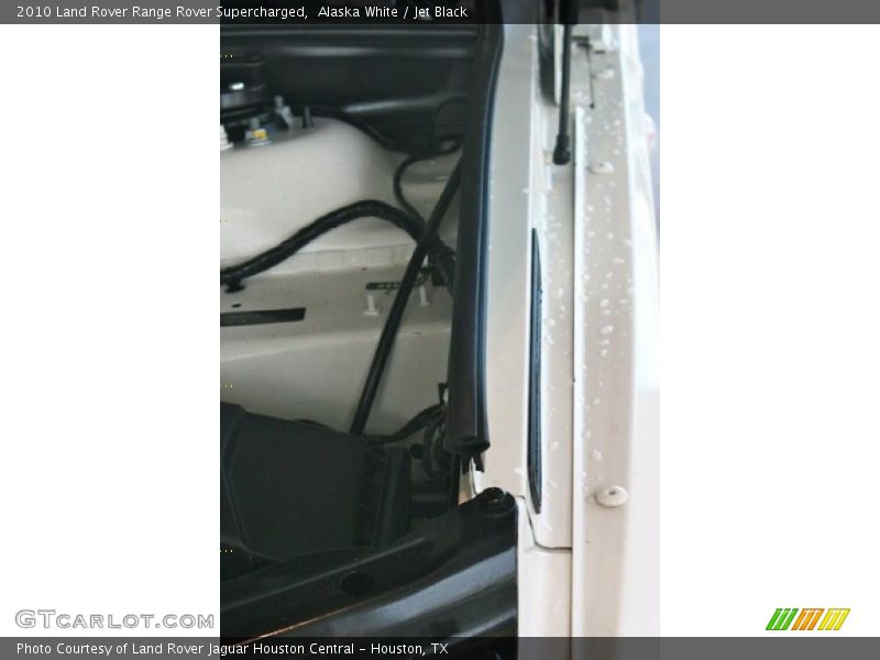 Alaska White / Jet Black 2010 Land Rover Range Rover Supercharged