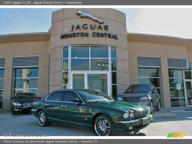 Jaguar Racing Green / Champagne 2005 Jaguar XJ XJR
