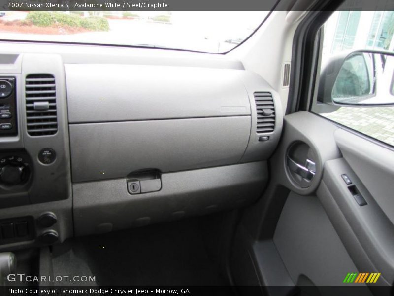 Avalanche White / Steel/Graphite 2007 Nissan Xterra S