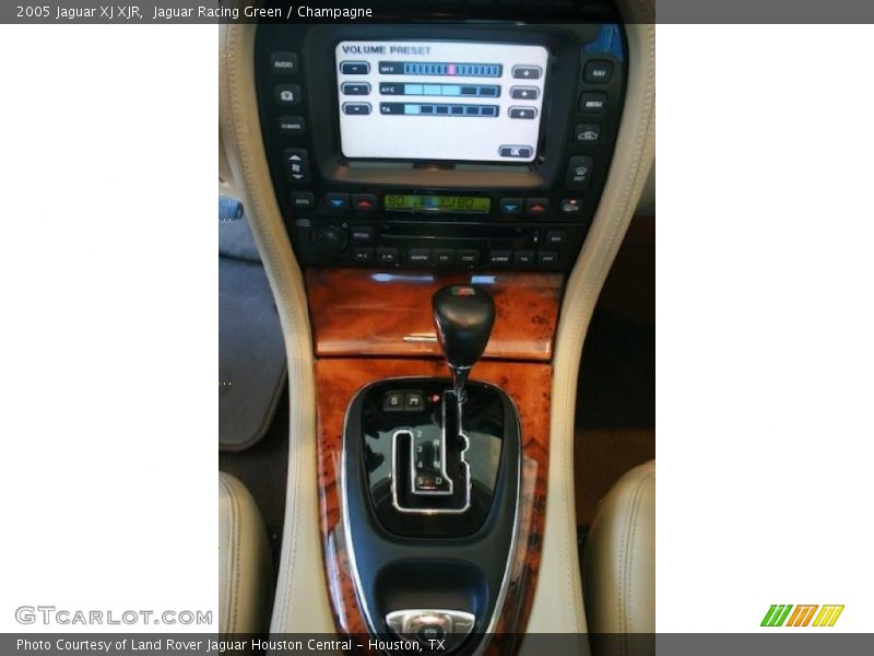 Jaguar Racing Green / Champagne 2005 Jaguar XJ XJR