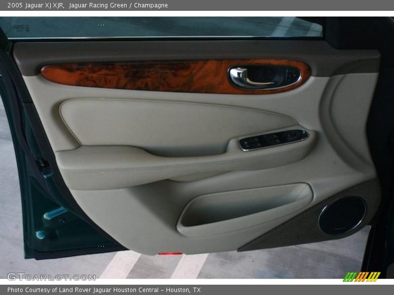 Jaguar Racing Green / Champagne 2005 Jaguar XJ XJR