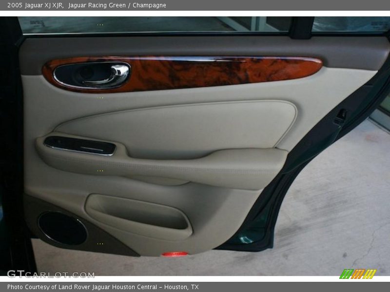 Jaguar Racing Green / Champagne 2005 Jaguar XJ XJR
