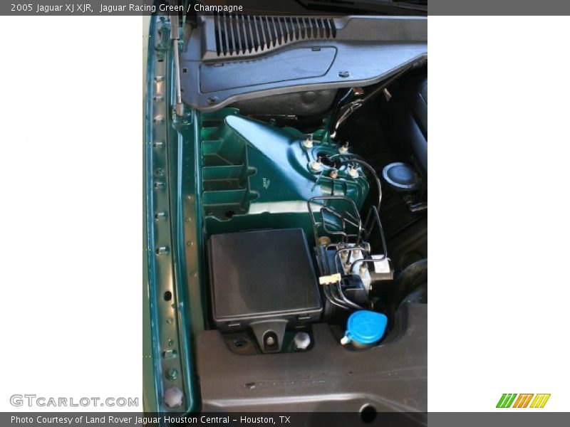 Jaguar Racing Green / Champagne 2005 Jaguar XJ XJR