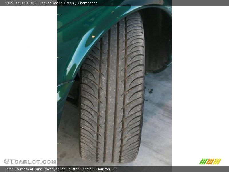 Jaguar Racing Green / Champagne 2005 Jaguar XJ XJR