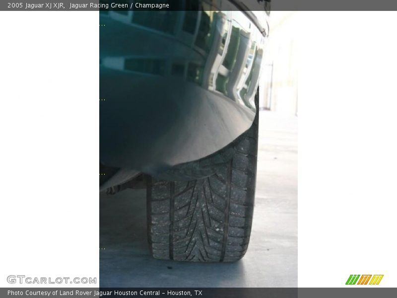 Jaguar Racing Green / Champagne 2005 Jaguar XJ XJR