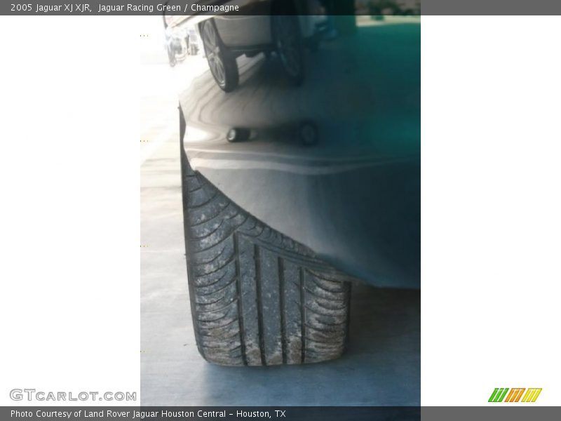 Jaguar Racing Green / Champagne 2005 Jaguar XJ XJR