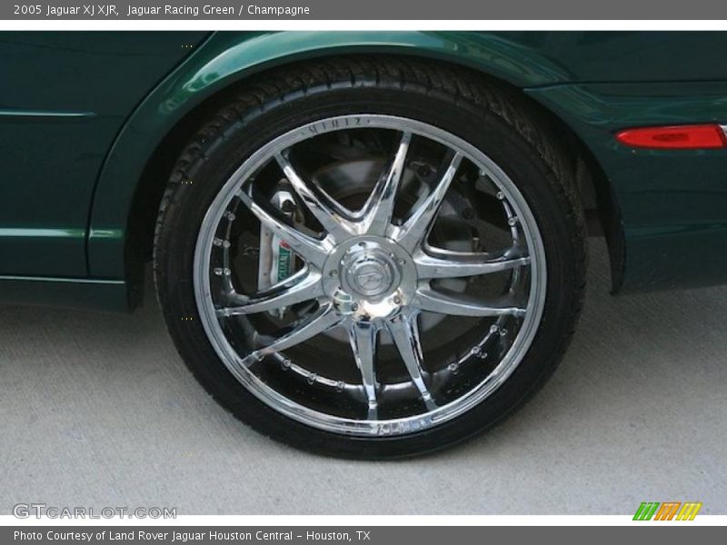Jaguar Racing Green / Champagne 2005 Jaguar XJ XJR
