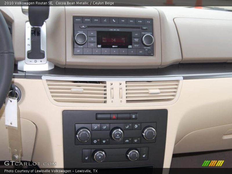 Cocoa Bean Metallic / Ceylon Beige 2010 Volkswagen Routan SE