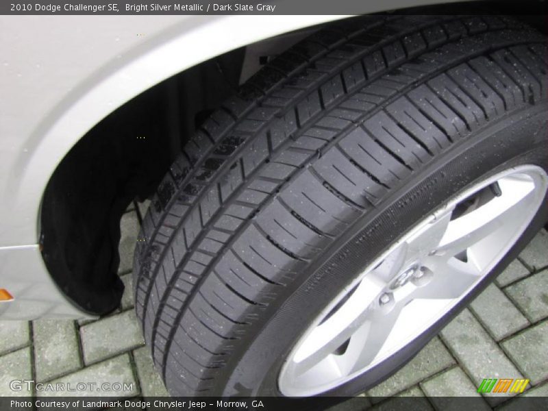 Bright Silver Metallic / Dark Slate Gray 2010 Dodge Challenger SE