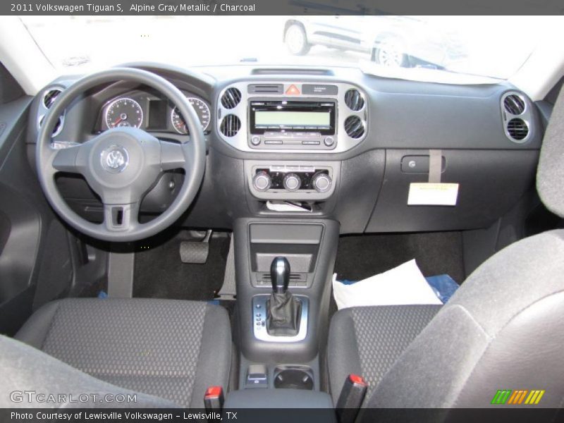 Dashboard of 2011 Tiguan S