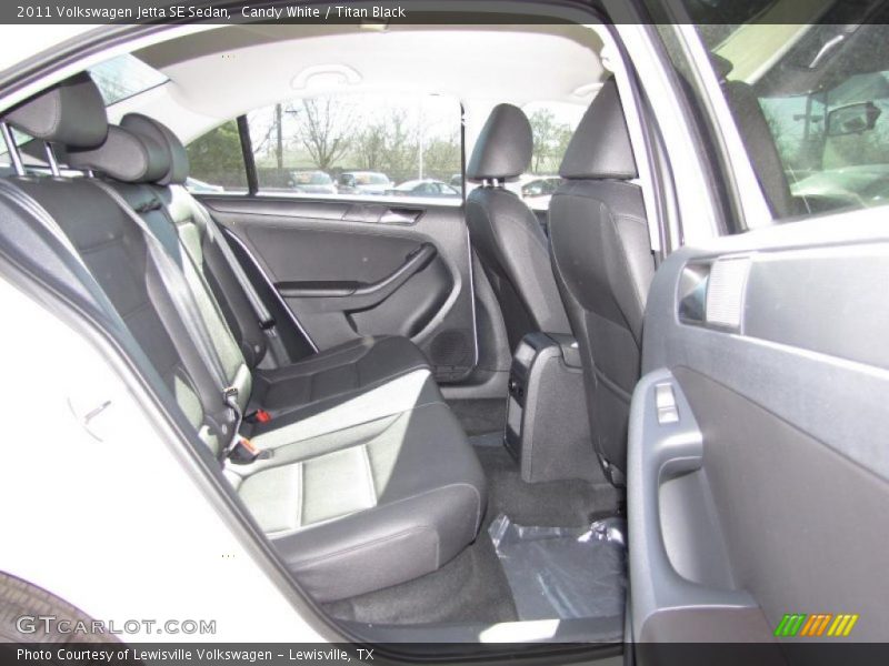Candy White / Titan Black 2011 Volkswagen Jetta SE Sedan