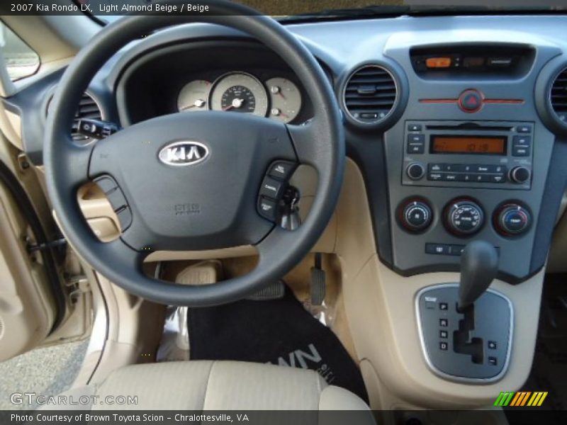 Light Almond Beige / Beige 2007 Kia Rondo LX