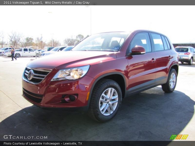 Front 3/4 View of 2011 Tiguan S
