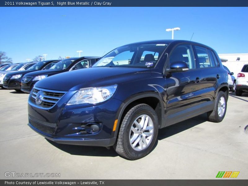 Front 3/4 View of 2011 Tiguan S