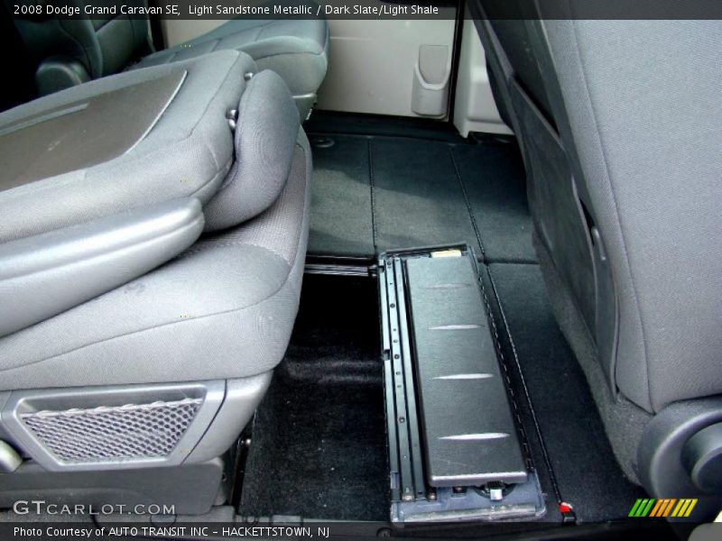 Light Sandstone Metallic / Dark Slate/Light Shale 2008 Dodge Grand Caravan SE