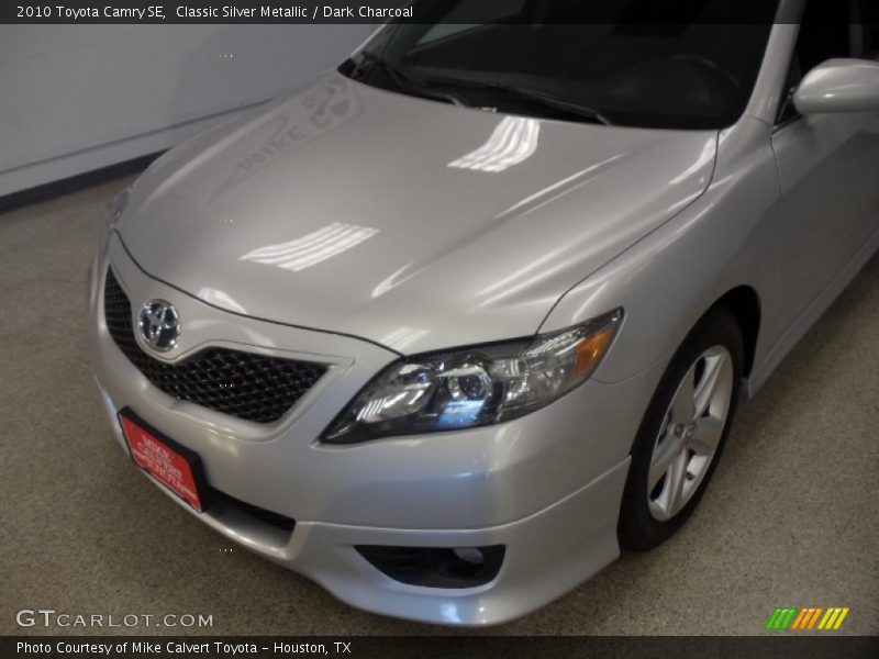 Classic Silver Metallic / Dark Charcoal 2010 Toyota Camry SE