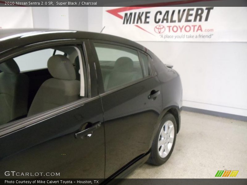 Super Black / Charcoal 2010 Nissan Sentra 2.0 SR