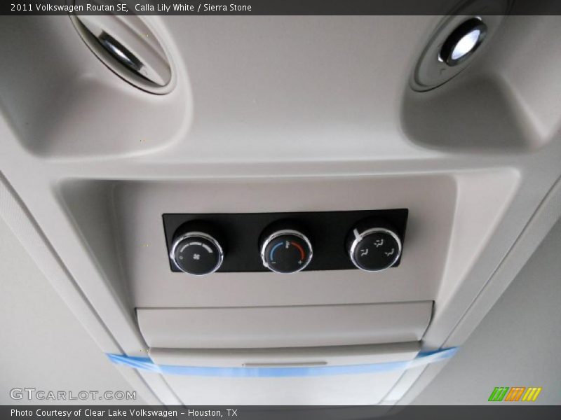 Calla Lily White / Sierra Stone 2011 Volkswagen Routan SE