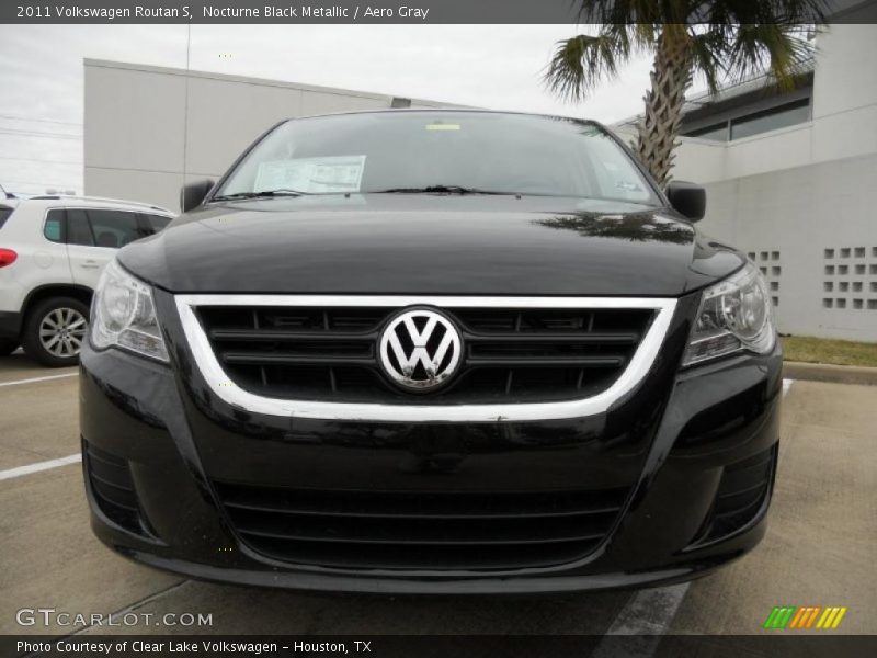 Nocturne Black Metallic / Aero Gray 2011 Volkswagen Routan S