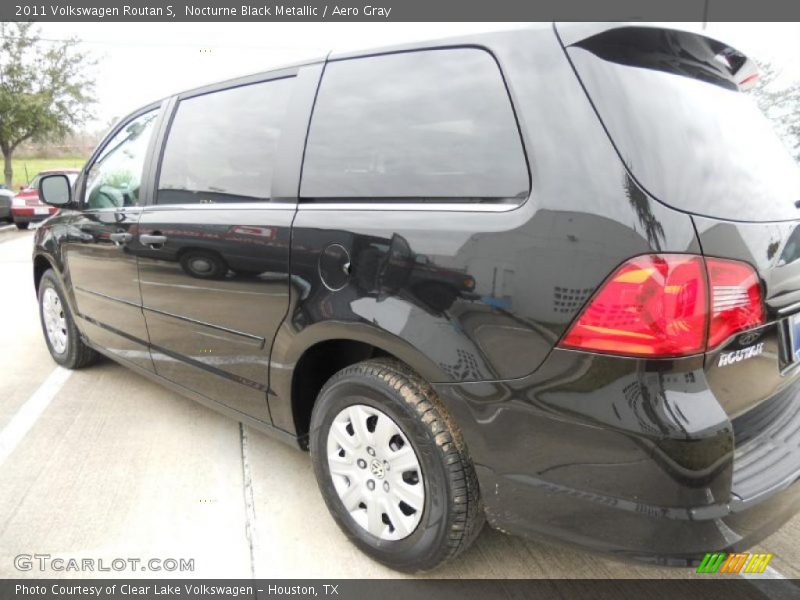 Nocturne Black Metallic / Aero Gray 2011 Volkswagen Routan S