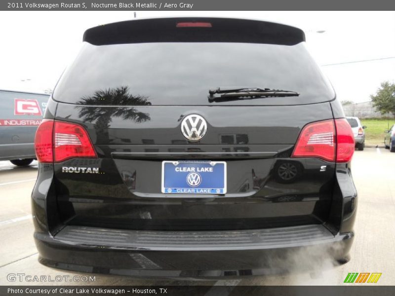 Nocturne Black Metallic / Aero Gray 2011 Volkswagen Routan S