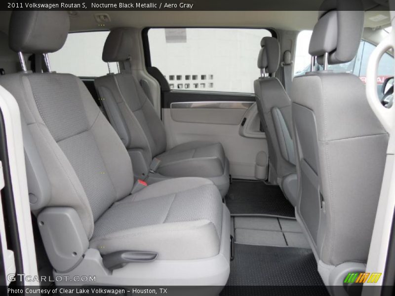  2011 Routan S Aero Gray Interior