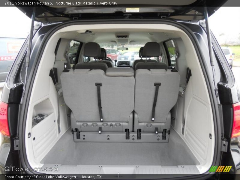  2011 Routan S Trunk